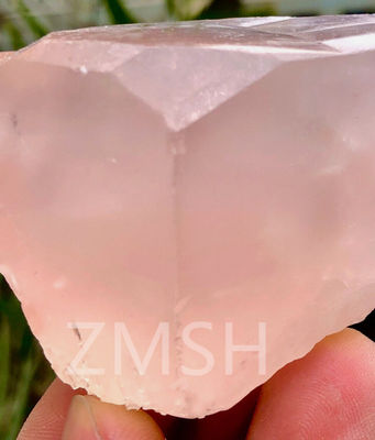 Morganite rose de laboratoire Saphir pierre précieuse synthétique élégance et innovation rayonnante