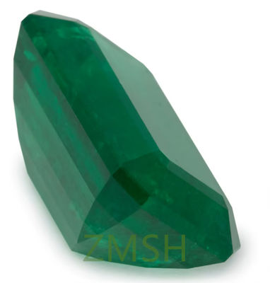 Émeraude vert saphir pierre précieuse brute fabriquée en laboratoire pour des bijoux exquis