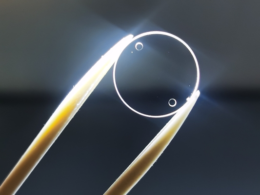 Sapphire Optical Windows Scratch Resistance polie ronde avec le trou