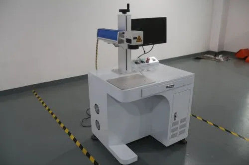 Machine de marquage au laser UV 355 nm 3W/5W/10W Puissance facultative ± 0,01 mm de précision