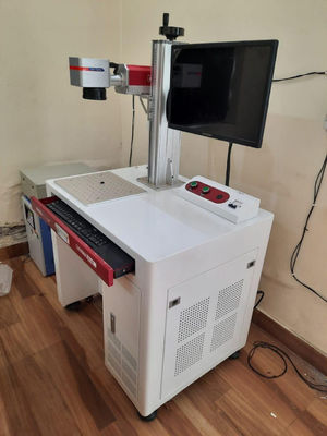 Machine de marquage au laser UV 355 nm 3W/5W/10W Puissance facultative ± 0,01 mm de précision