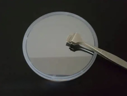 Bon prix Pouce 4Inch N de VGF 2/type de P substrat de semi-conducteur de gaufrette de GaAs pour la croissance épitaxiale en ligne