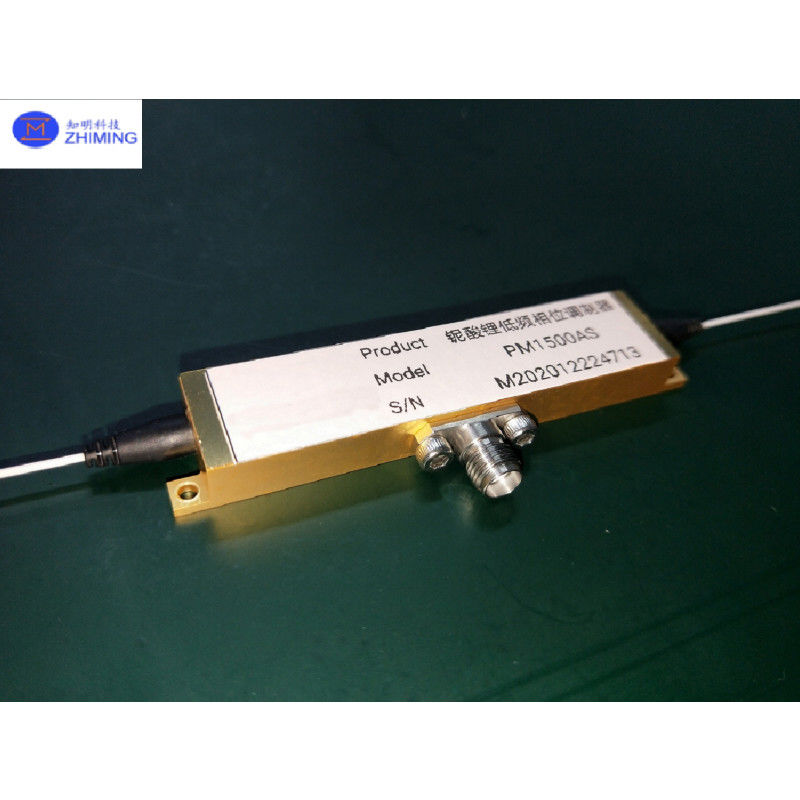 Modulateur de phase de 1000 nm à basse tension, tolérance à haute puissance, conception à polarisation unique pour la détection de fibres et les communications optiques