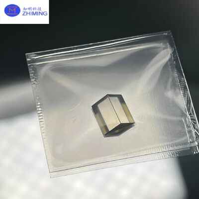 Bon prix Prisme monocristallin de TiO2 avec surface poli à trois côtés et orientation pour la recherche optique en ligne
