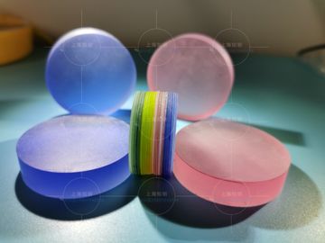 Bon prix Cristal de saphir adapté aux besoins du client de couleur de laser de taille pour les tiges de laser et la caisse de verre de montre de couleur en ligne